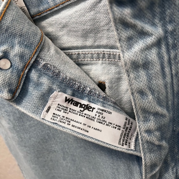 Wrangler Women’s Light Wash Slim Fit Cowboy Cut Jeans Size 9 x 32 Cowboy Carter - Picture 6 of 8